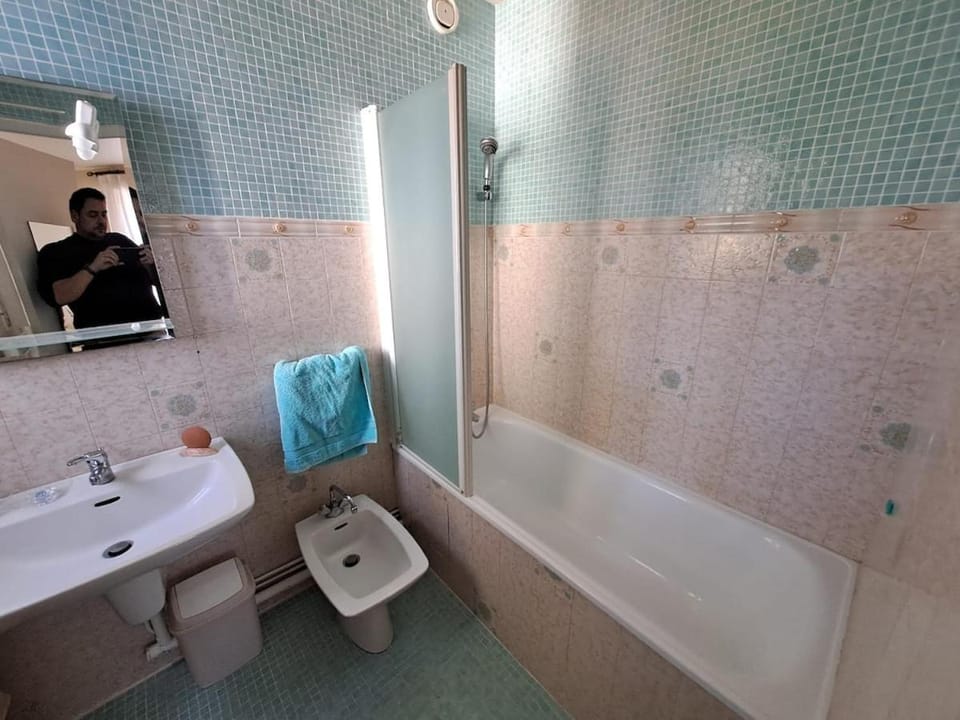 Bathroom, Bath, bidet