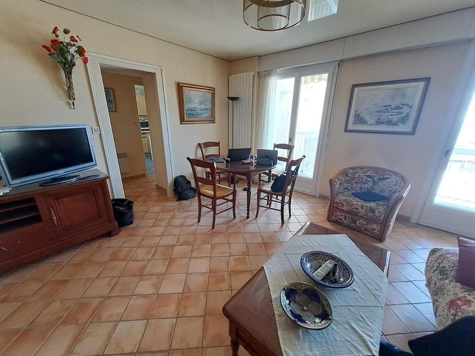TV and multimedia, Living room, Dining area
