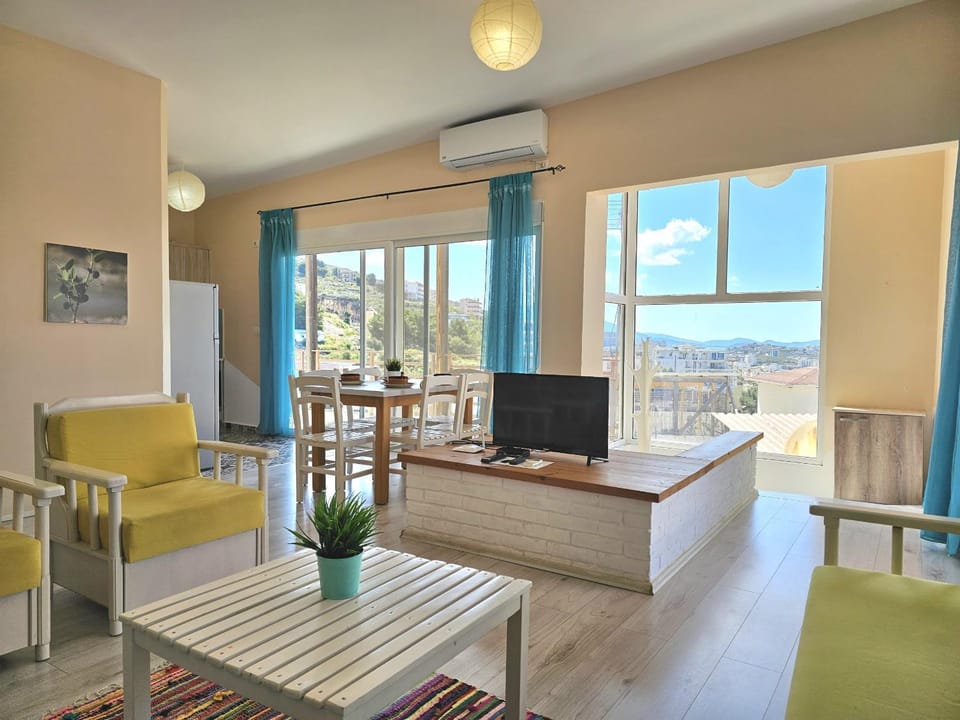 Communal lounge/ TV room, Living room