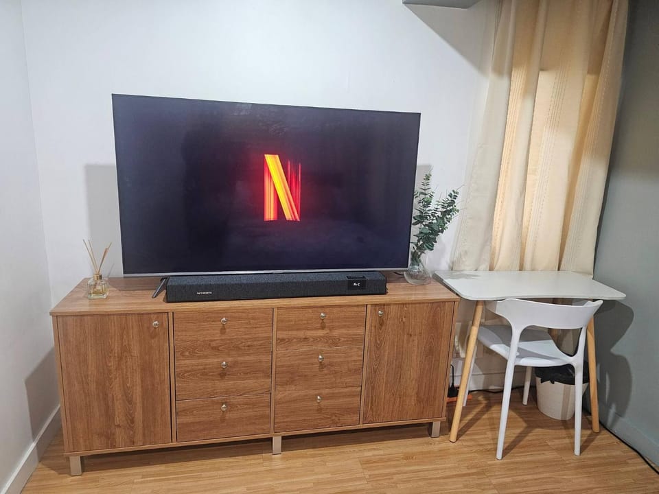 Communal lounge/ TV room, TV and multimedia