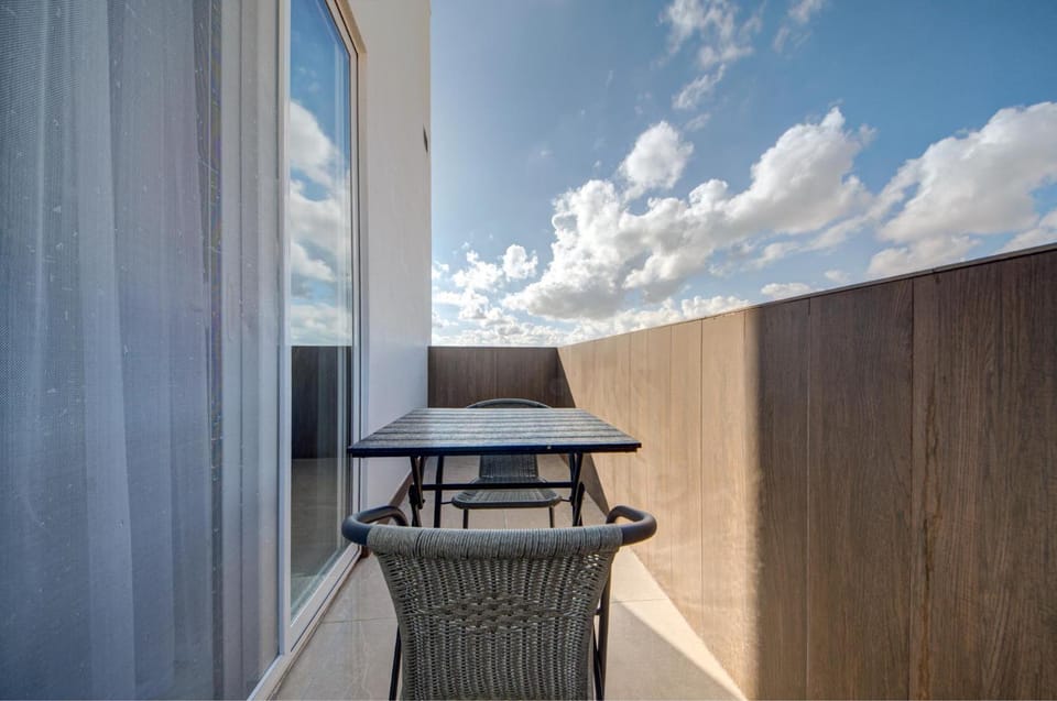 Day, View (from property/room), Balcony/Terrace, Balcony/Terrace, Dining area