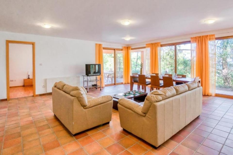 Communal lounge/ TV room, Living room