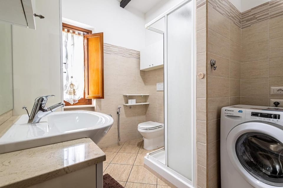 Shower, Toilet, Bathroom, washing machine