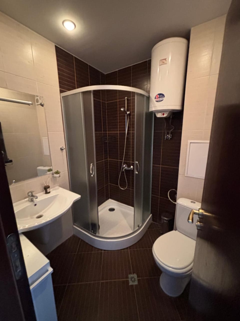 Shower, Toilet, Bathroom, towels