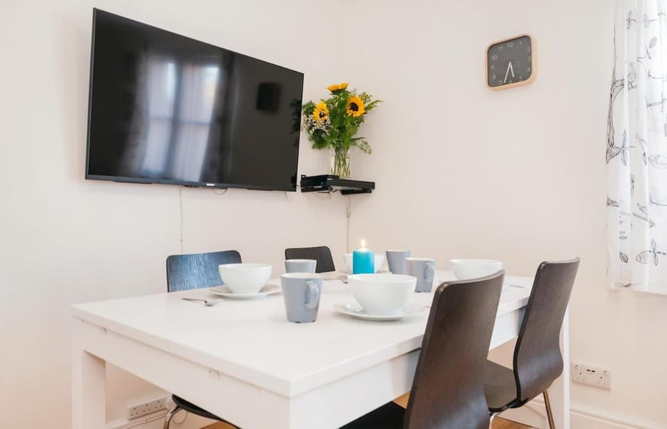 TV and multimedia, Dining area