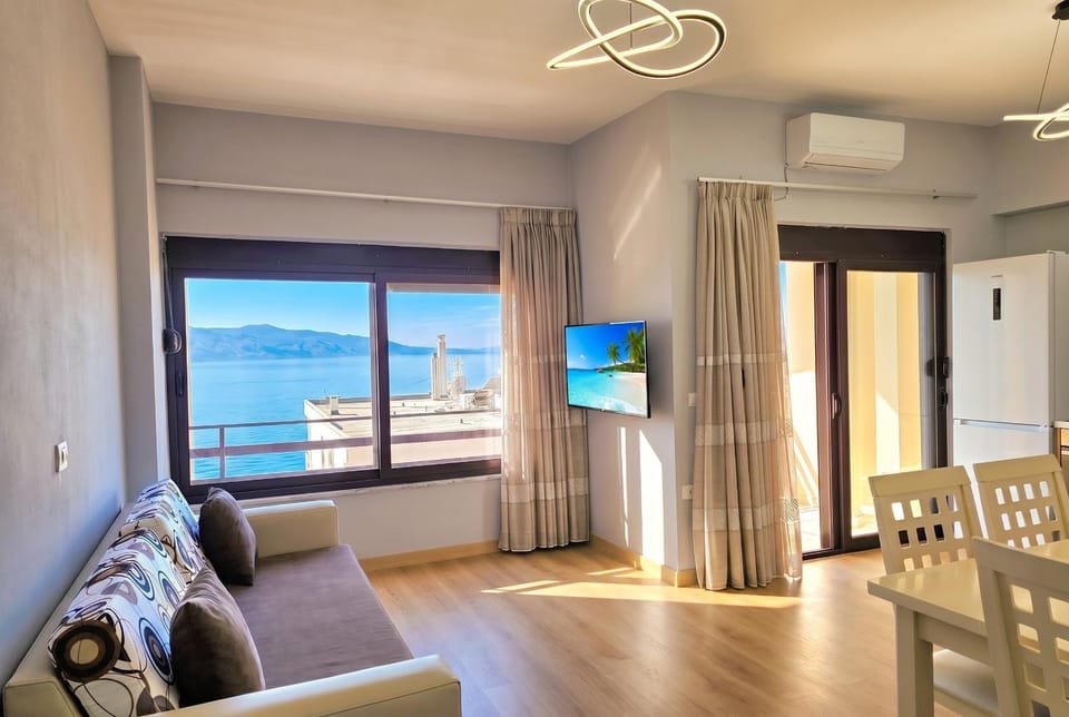 Communal lounge/ TV room, Living room