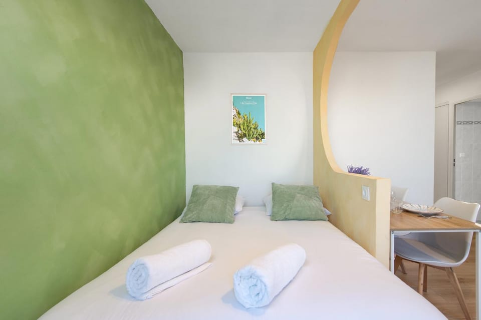 Bed, Living room, Dining area