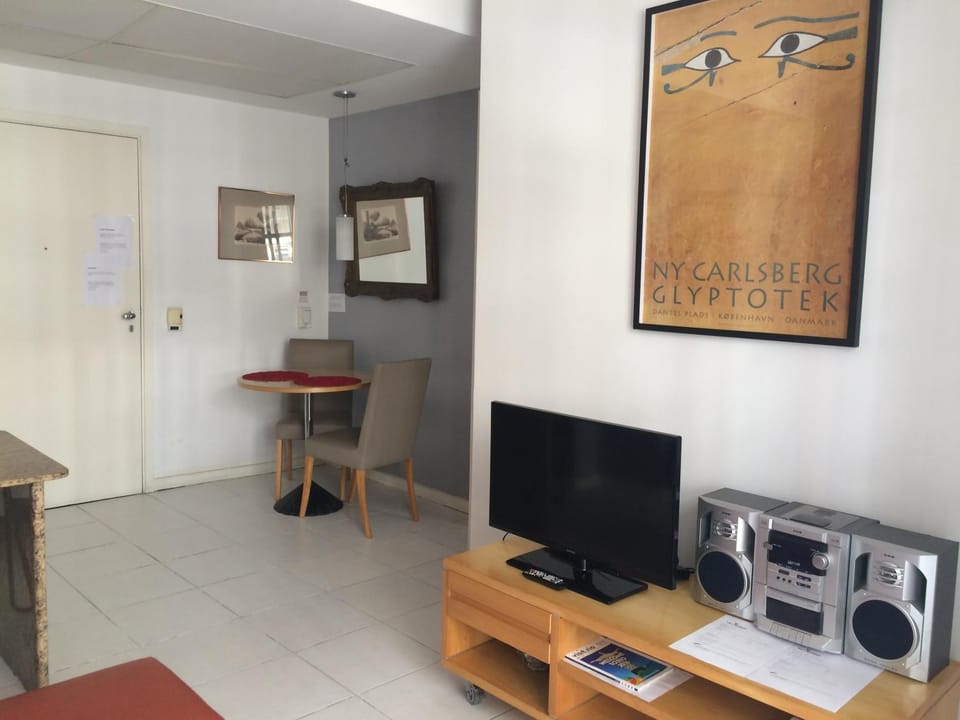 Living room, Decorative detail, Dining area