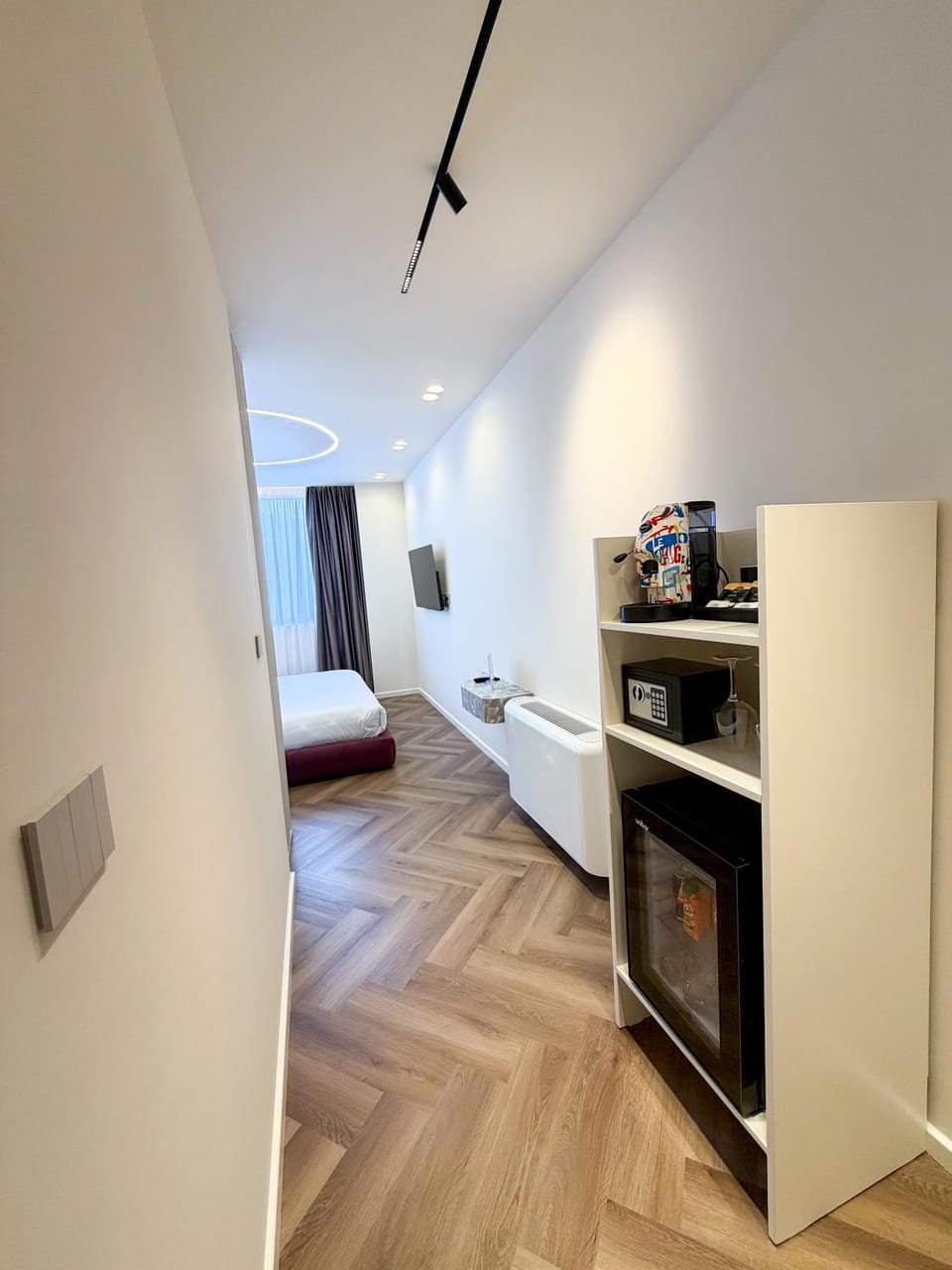 Bed, Photo of the whole room, Bedroom, minibar