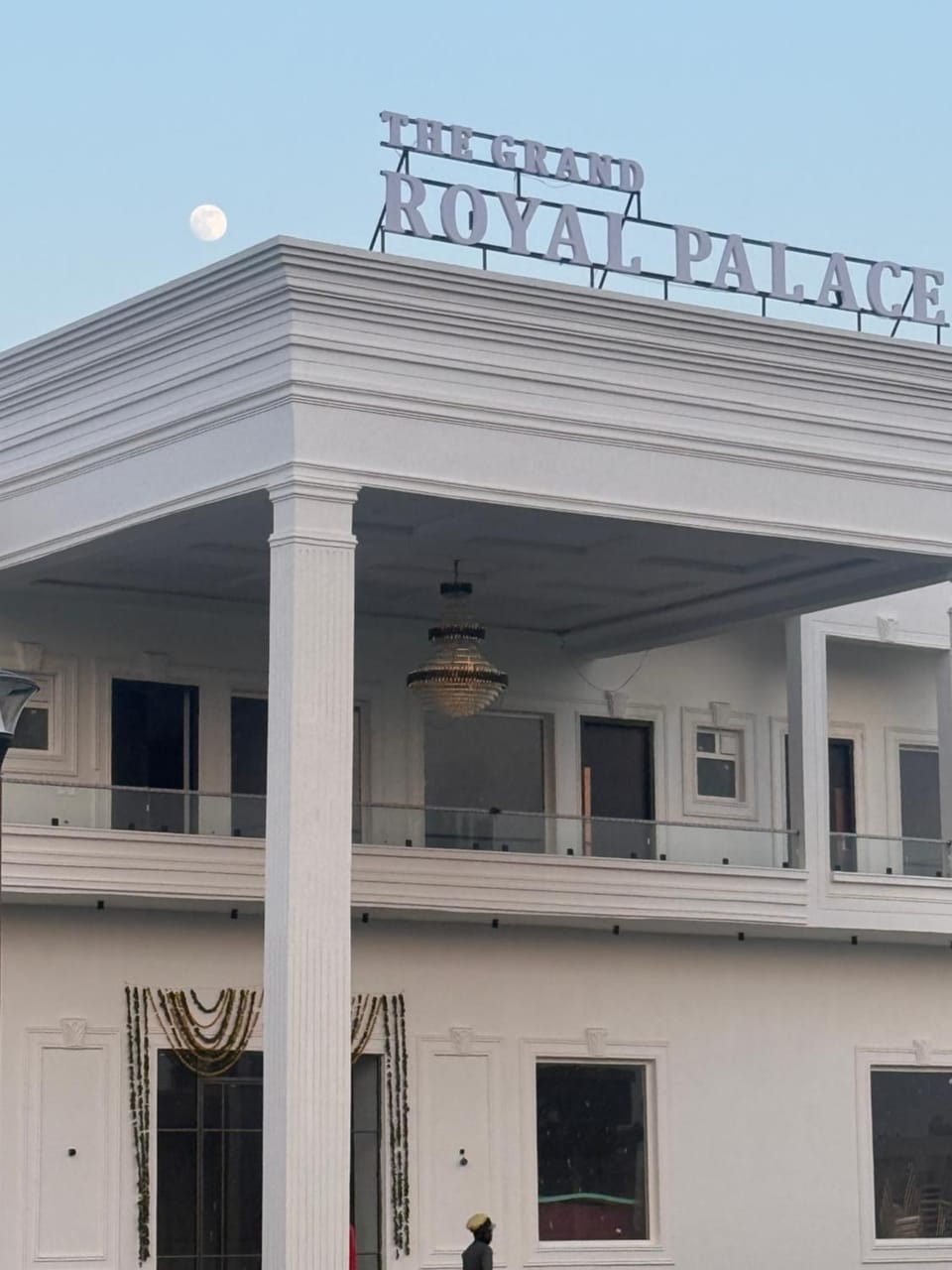 The grand royal palace Farm Stay in Uttar Pradesh