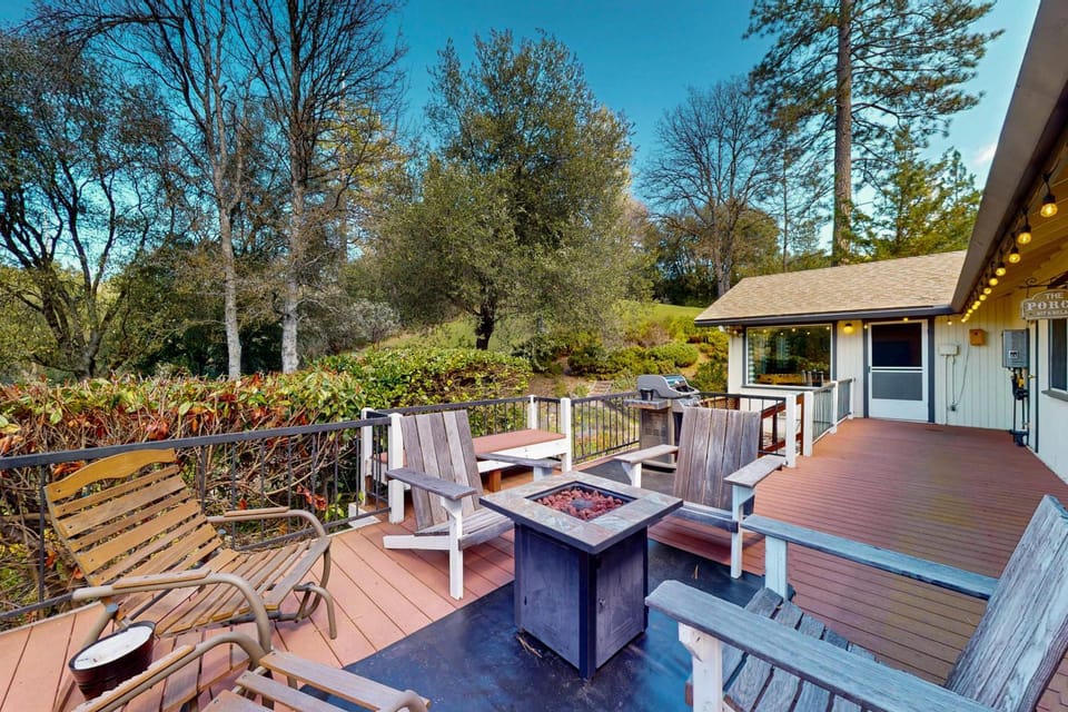 Whispering Pines House in Oakhurst