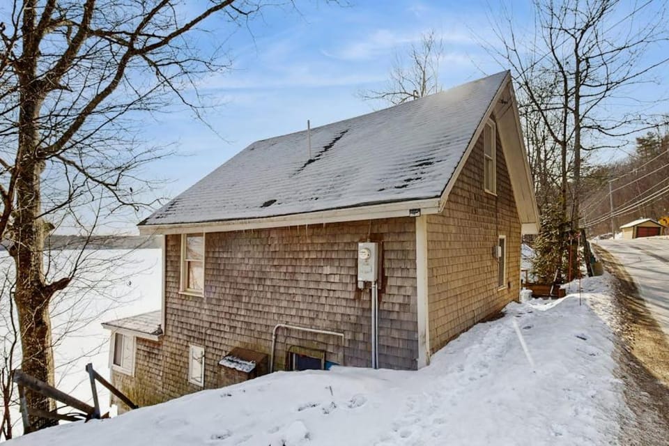 Property building, Day, Winter