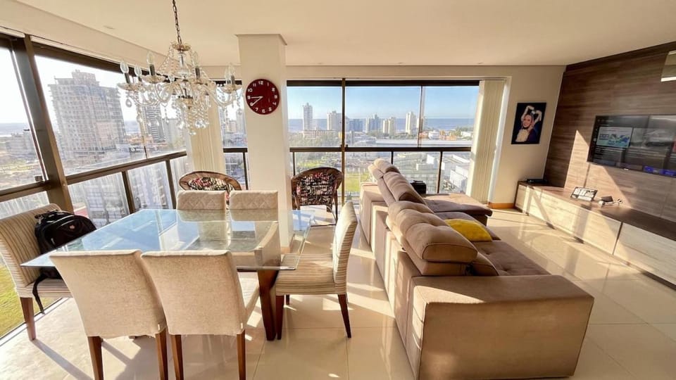 View (from property/room), Seating area, Dining area