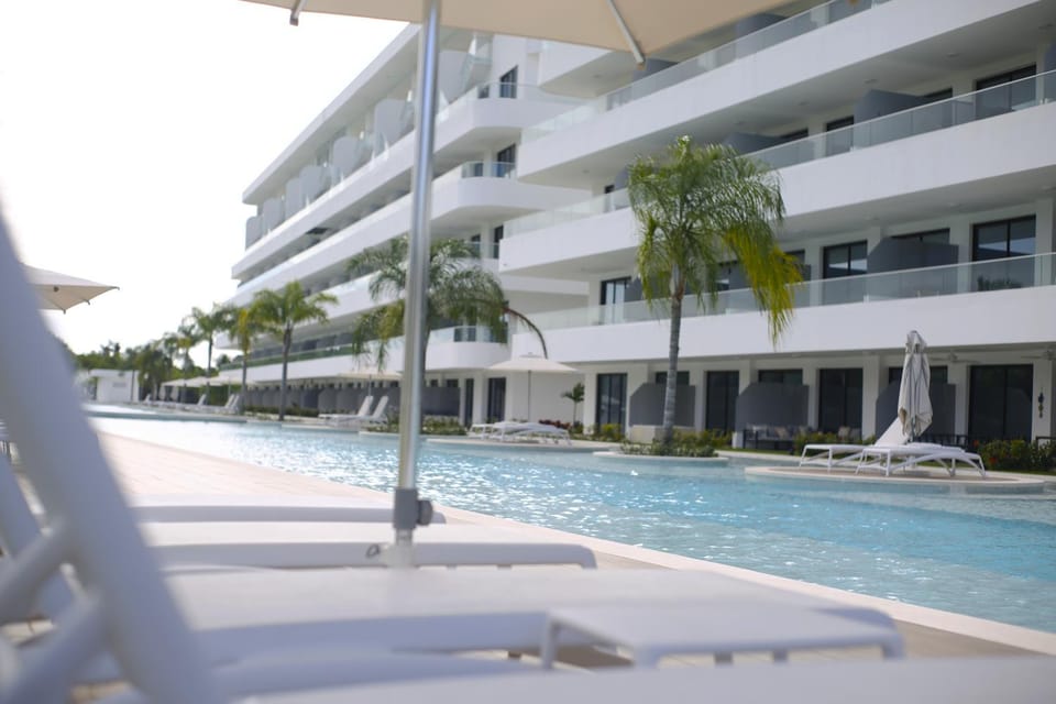 Day, Pool view, Swimming pool, sunbed