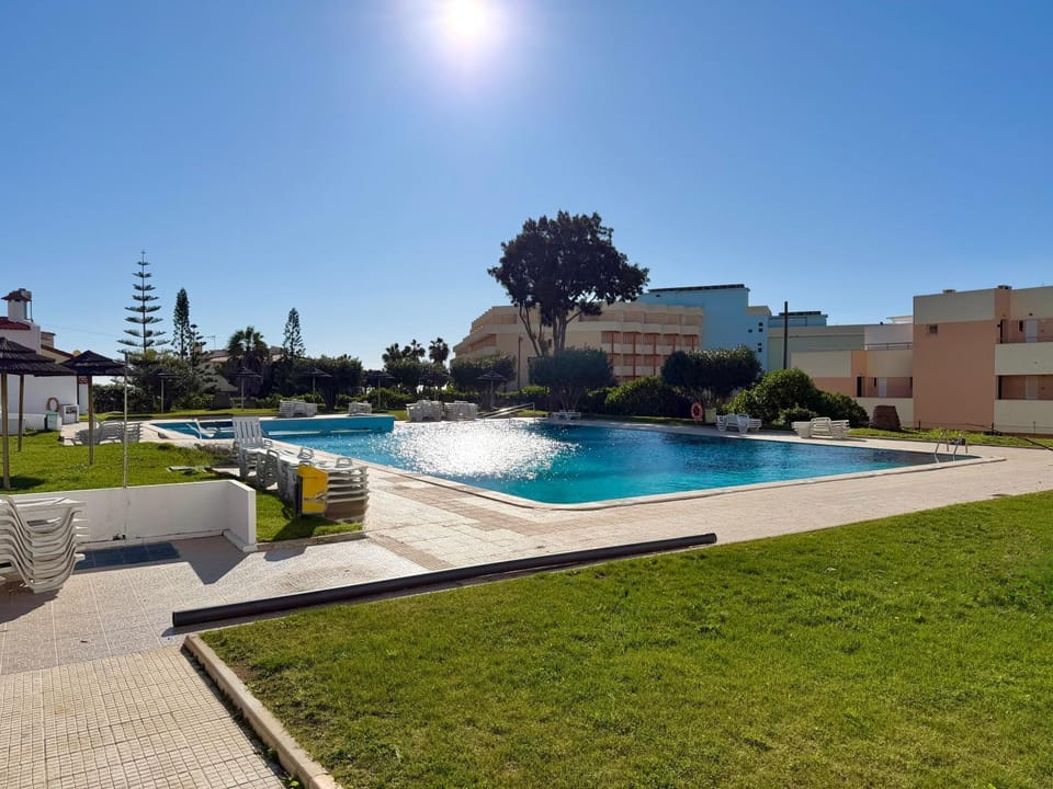 Apt CV - with pool and 200 meters from beach Apartment in Porches