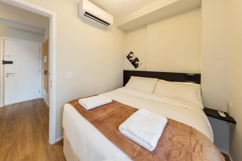 Bedroom, air conditioner