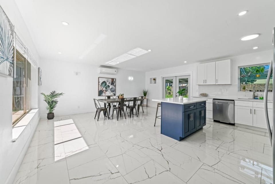 Casa Sol - 4 Bedroom 2 Bath - 7 beds - Affordable Stays For Large Groups House in Ives Estates