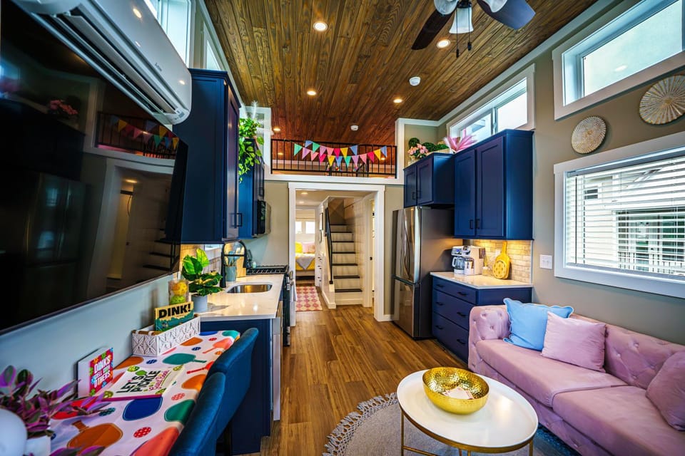 Living room, Seating area, kitchen