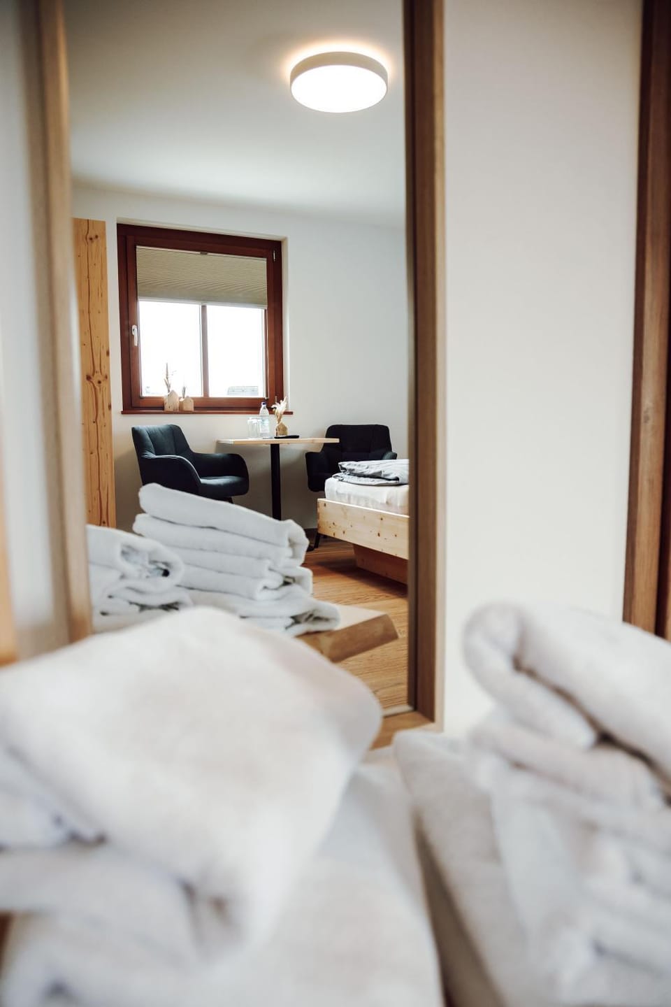 Bed, Photo of the whole room, Bedroom, towels