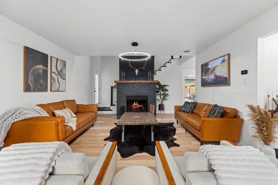 TV and multimedia, Living room, Seating area, fireplace, fireplace