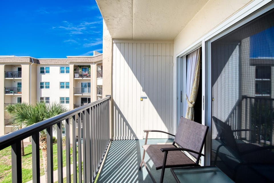 Patio, Day, Balcony/Terrace, Seating area
