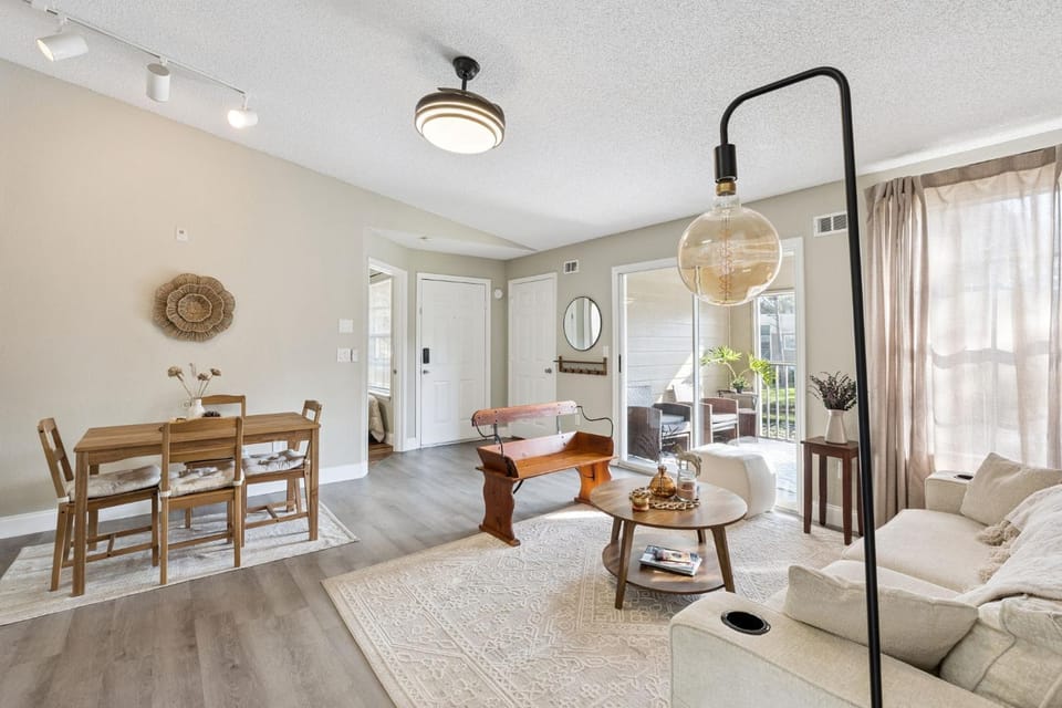 Quiet Gated Condo Near Universal with Pool and View Apartment in Orlando