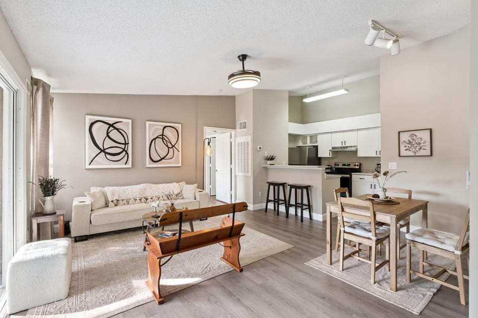 Quiet Gated Condo Near Universal with Pool and View Apartment in Orlando
