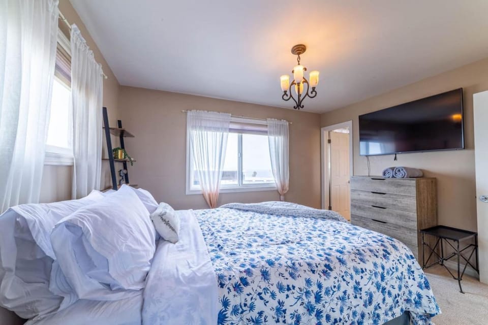 Ocean View Penthouse 2 Bdrm 2 Bath w garage 2 Blocks to sand Apartment in Manhattan Beach