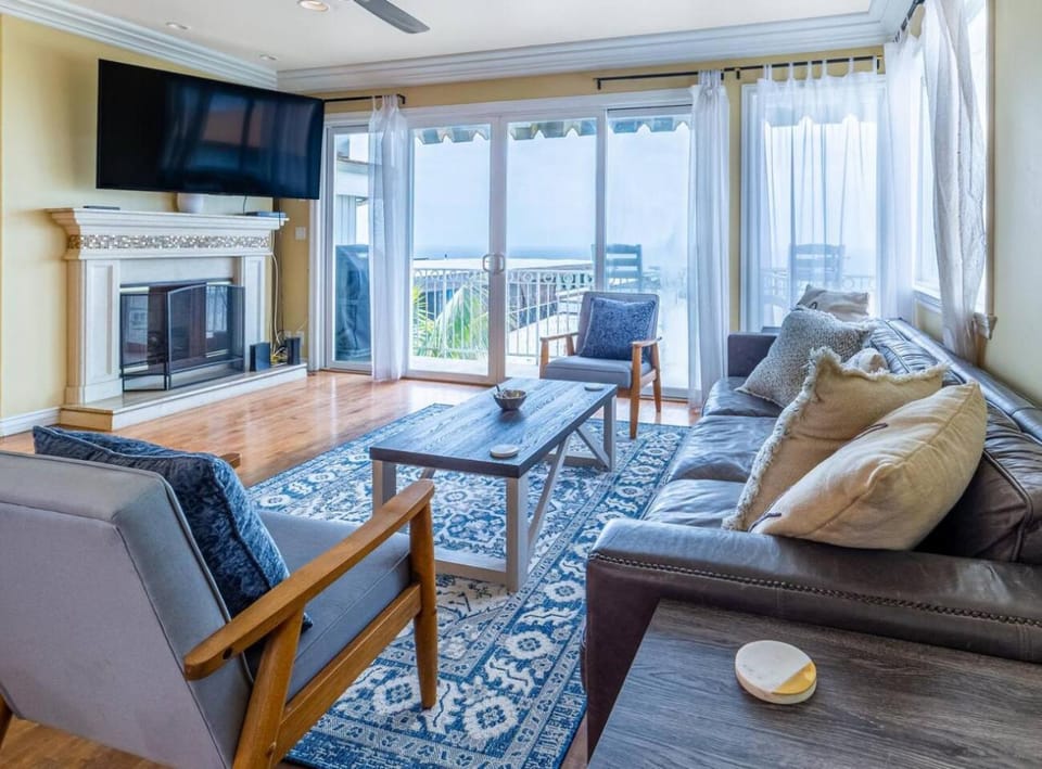Ocean View Penthouse 2 Bdrm 2 Bath w garage 2 Blocks to sand Apartment in Manhattan Beach