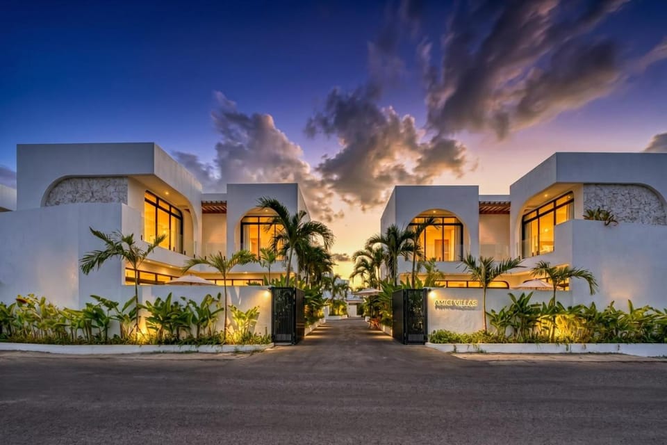 Amici - 2BR All-Season Pool Villa - Pererenan House in Mengwi