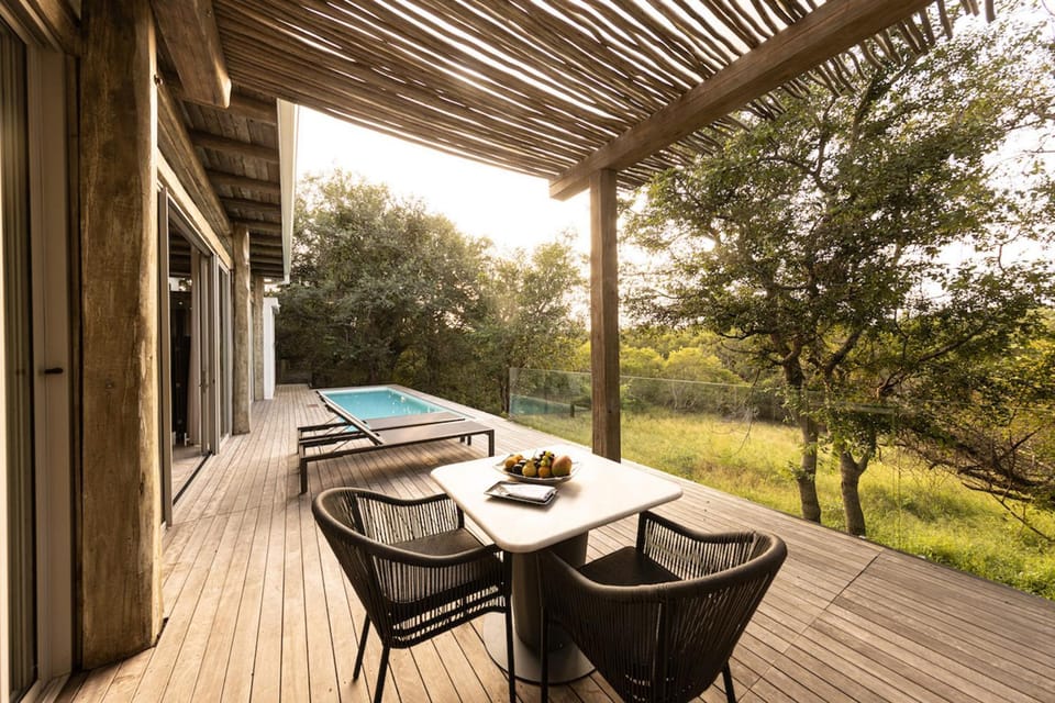 Balcony/Terrace, Seating area, Dining area, Pool view