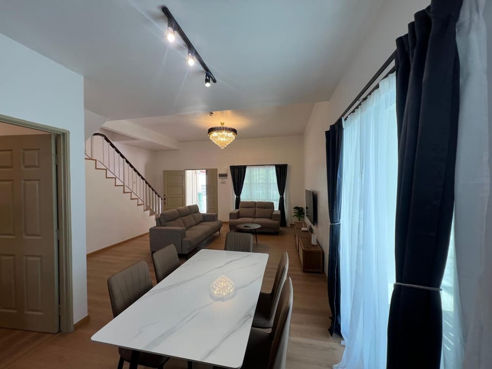 Seating area, Dining area