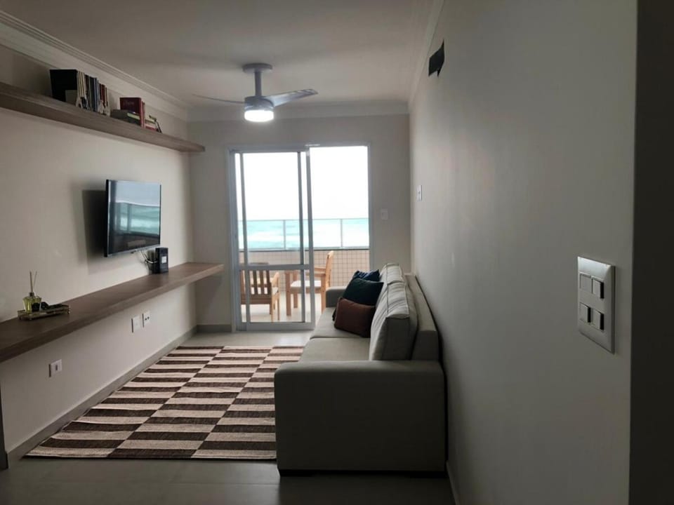Communal lounge/ TV room, TV and multimedia, Living room, Seating area, Evening entertainment, internet