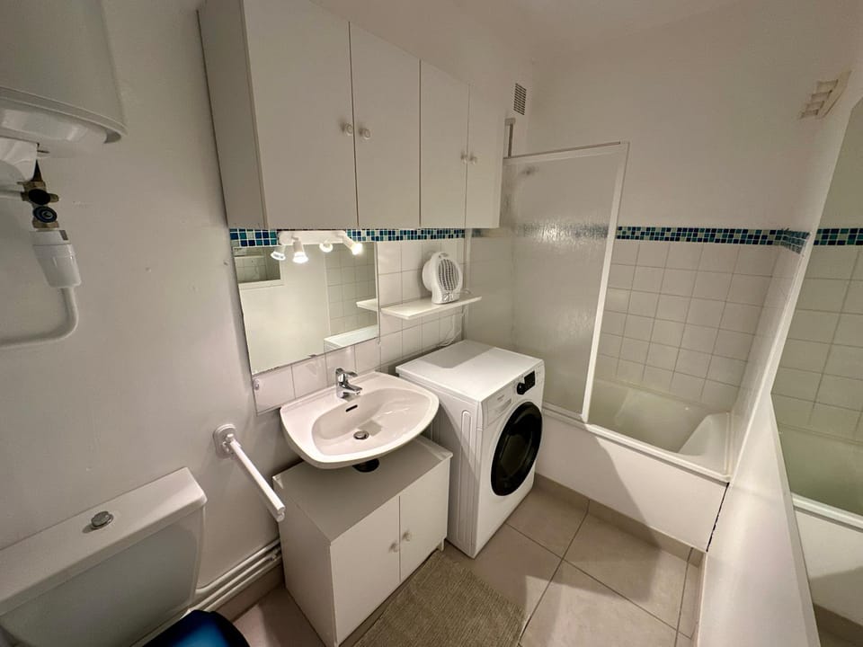 Shower, Bath, washing machine, dryer