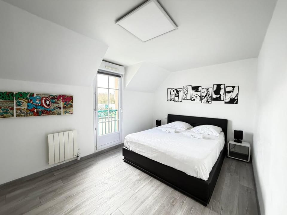 Disney Avengers House Bed and Breakfast in Magny-le-Hongre