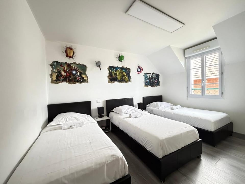 Disney Avengers House Bed and Breakfast in Magny-le-Hongre