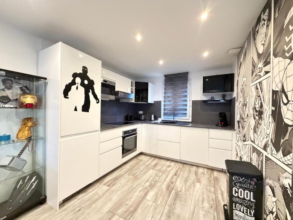 Disney Avengers House Bed and Breakfast in Magny-le-Hongre