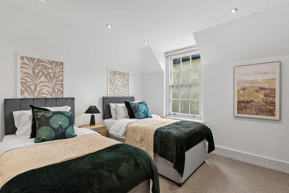 Stylish Roman Bath Abode - The Gatsby Apartment in Bath