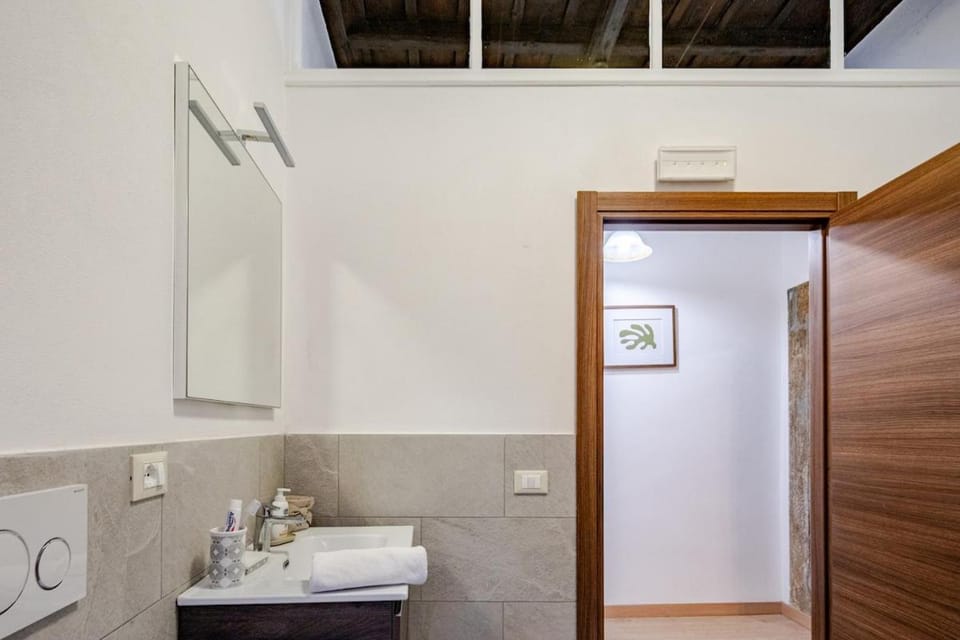 The Window on Piazza Dante In the Historic Center Apartment in Viterbo