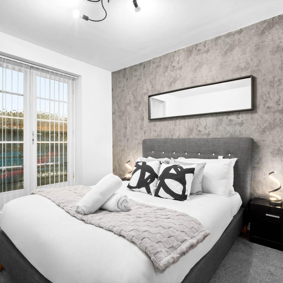 Bed, Photo of the whole room, Bedroom