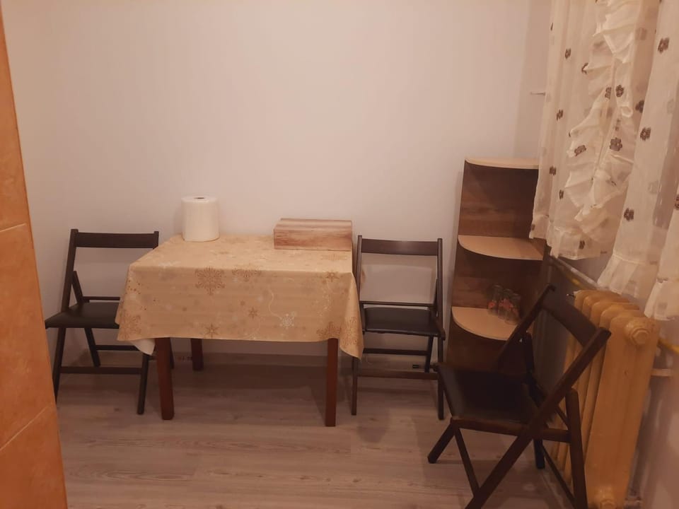 Garsoniera, 1 camera , 250 lei Apartment in Craiova