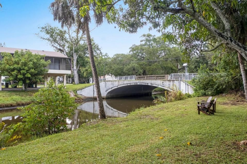 Colorful waterside home Apartment in Bradenton