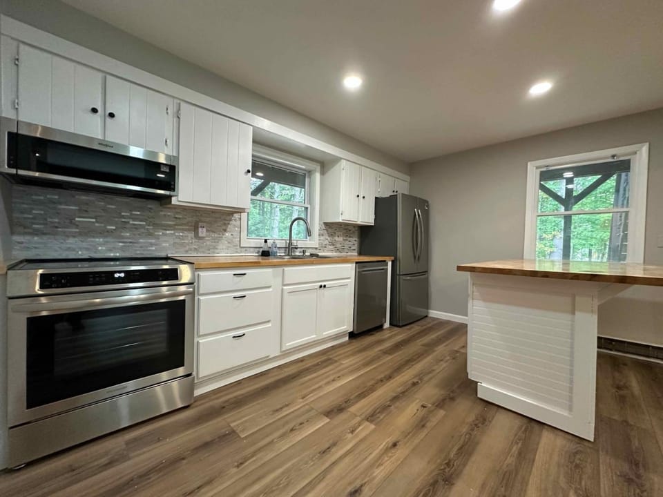 The Outpost Double | Modern 2BR Ground Level Duplex | Exclusive Ski Deals House in Mendon