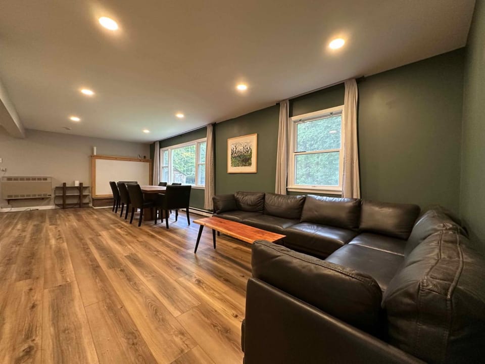 The Outpost Double | Modern 2BR Ground Level Duplex | Exclusive Ski Deals House in Mendon