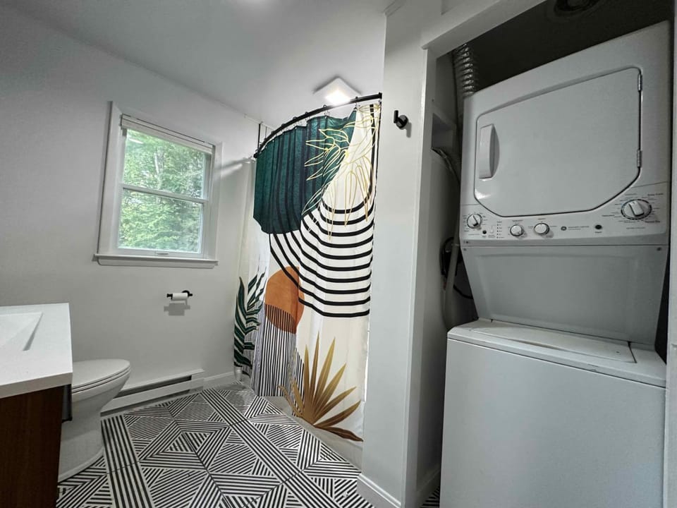 The Outpost Double | Modern 2BR Ground Level Duplex | Exclusive Ski Deals House in Mendon