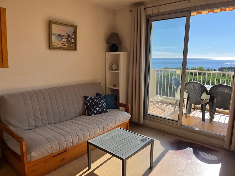 Balcony/Terrace, Living room, Seating area, Sea view