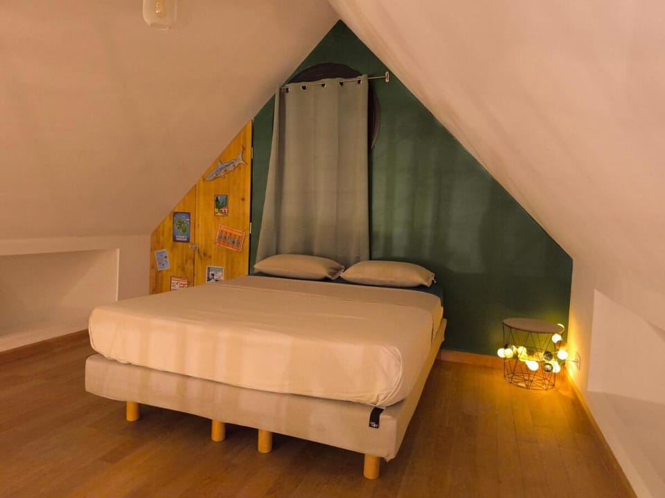 Bed, Bedroom