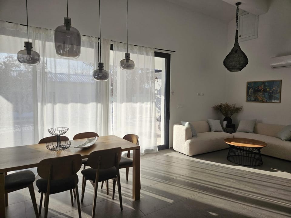 Living room, Dining area, Garden view