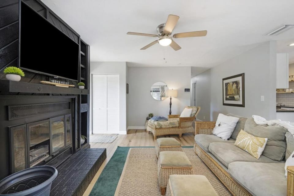 Fabulous design, close to Siesta Apartment in Sarasota