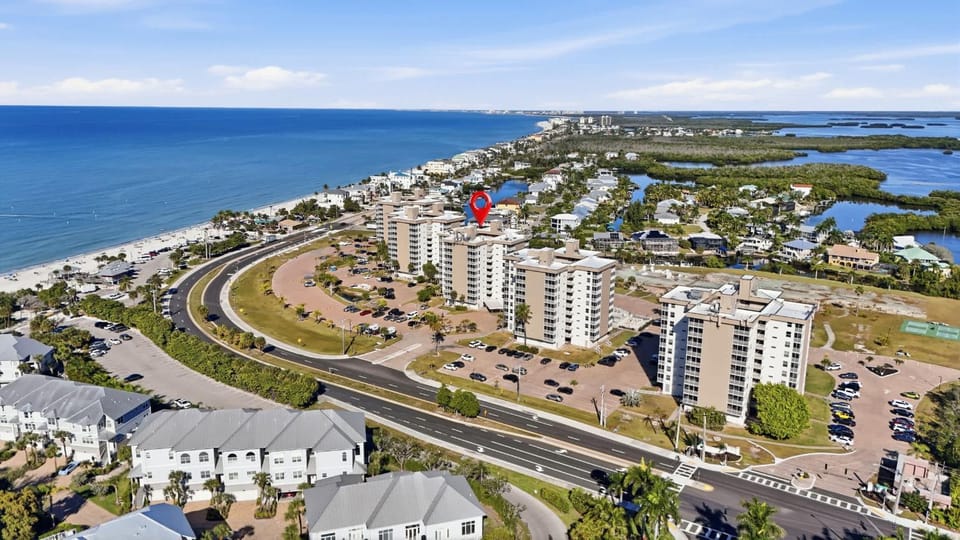 Luxury Gulf-View Condo - Walk to Bonita Beach House in Bonita Springs